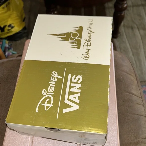 NWT Mickey Mouse VANS Old Skool V Sneakers (Child)
New in original box - Picture 11 of 12